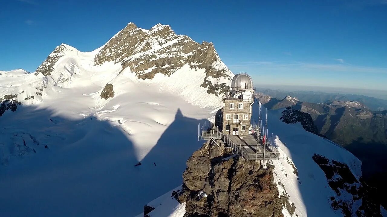 The high mountain in europe is. Юнгфрауйох Швейцария. Юнгфрауйох вершина Европы. Юнгфрауйох Швейцария высота. Обсерватория сфинкс Юнгфрауйох.