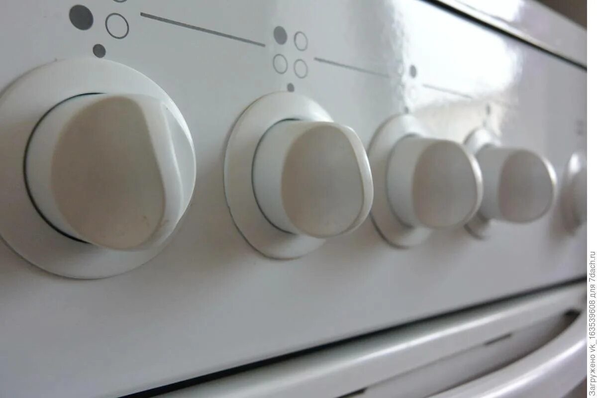 Ручки газовой плиты от жира. Мытье кухонной плиты. Отмывает жир с плиты. Чистка плиты. Ручки от газовой плиты гефест.