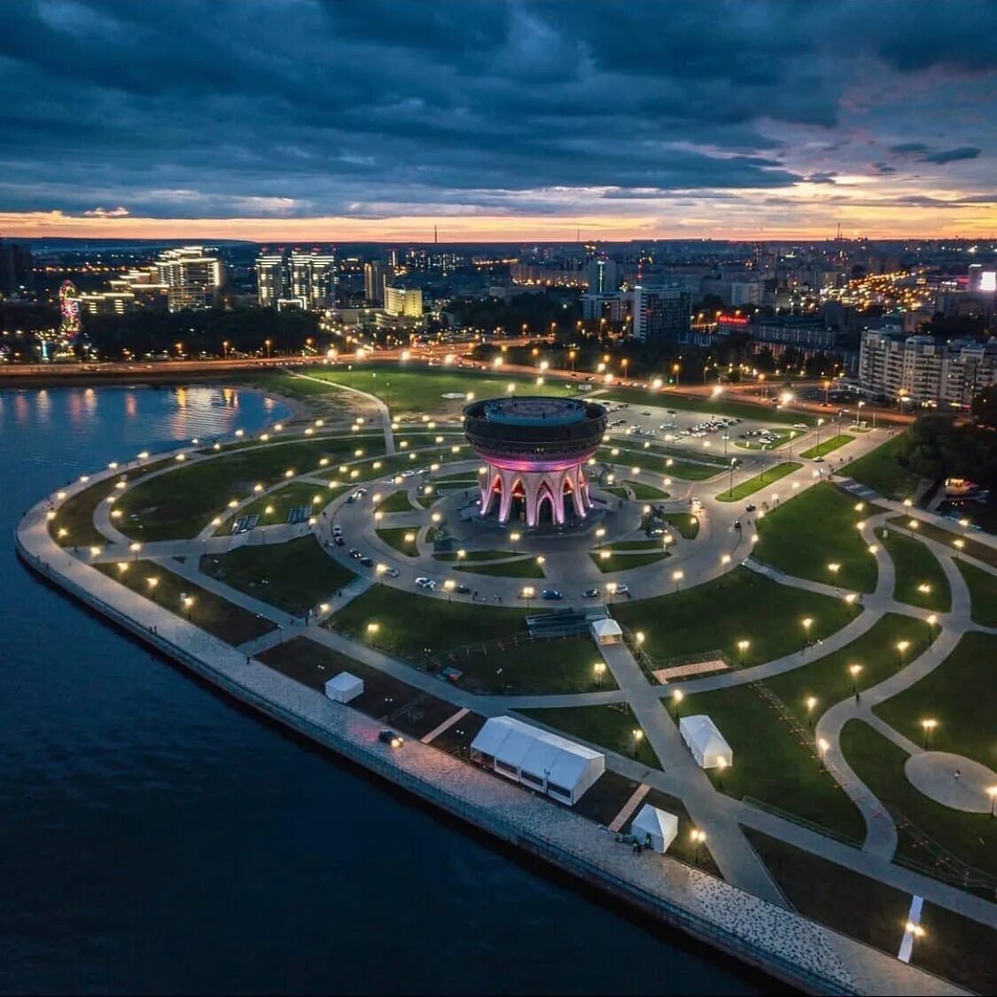 Центр г казани. Казань центр города. город казань татарстан. республика татарстан казань улица сибгата хакима 4 центр семьи казан. казань 2022 город.