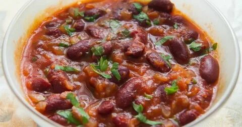 Фасоль с мясом в томатном