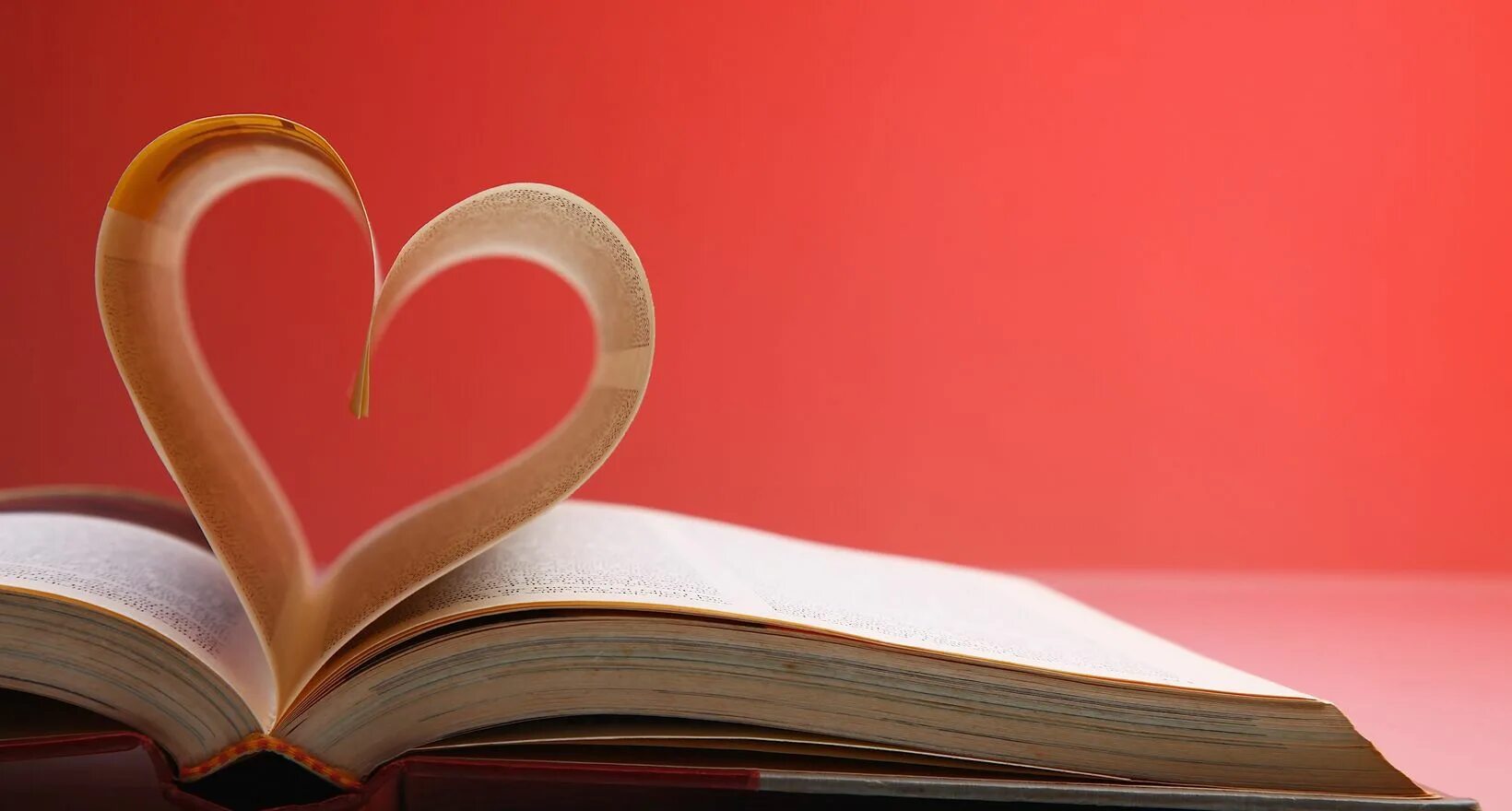 Книга с сердечком. Сердце из книг. Дай видео книгу. Дай видео книгу. Дай видео книгу.