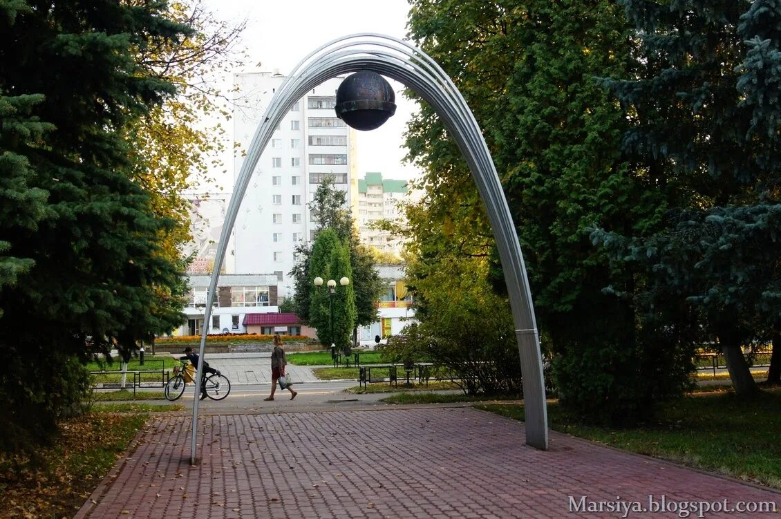 Краснознаменск лив. Памятник титова в краснознаменске. краснознаменск достопримечательности. краснознаменск московская область парк. памятник фундуку краснознаменск.