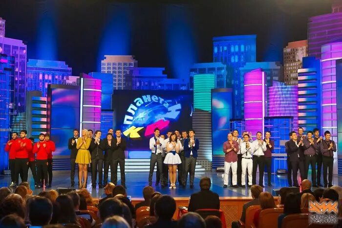 квн тв. квн тв заставка. телеканал квн тв заставки. улица максимова квн. прямой эфир канала квн тв.