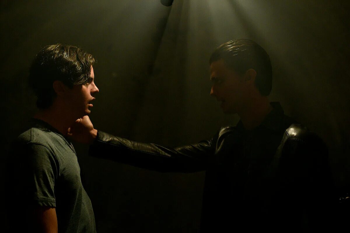 Патрик шварценеггер дэниел ненастоящий. Дэниел ненастоящий (2020). Дэниел ненастоящий (2019). Дэниел ненастоящий. Майлз роббинс daniel isn't real.