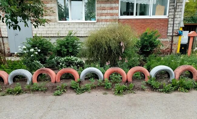 Двор шин новосибирск. Дворы города благовещенска. Запрет на использование покрышек во дворах. Двор шин новосибирск. Шины благоустройство.
