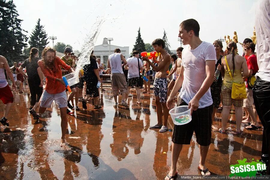 Водная битва ВДНХ 2010. Водяная битва ВДНХ. ВДНХ водные бои. Водная битва ВДНХ 2014. Water fights