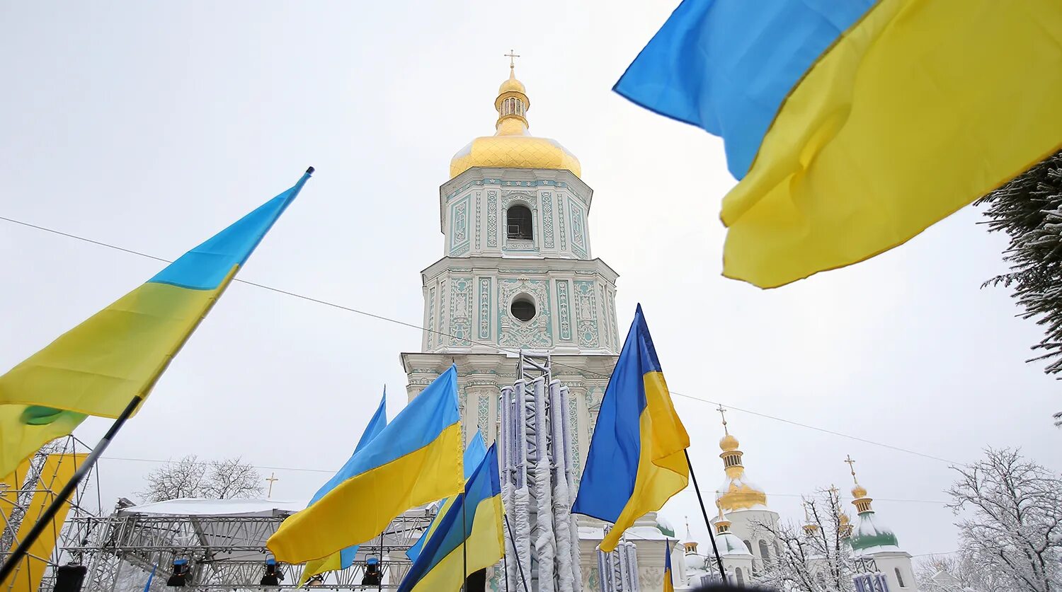 В Киевской области раскольники ПЦУ захватили храм канонической УПЦ. Флаг украинской православной церкви. Религиозность в Украине. Украина приходы