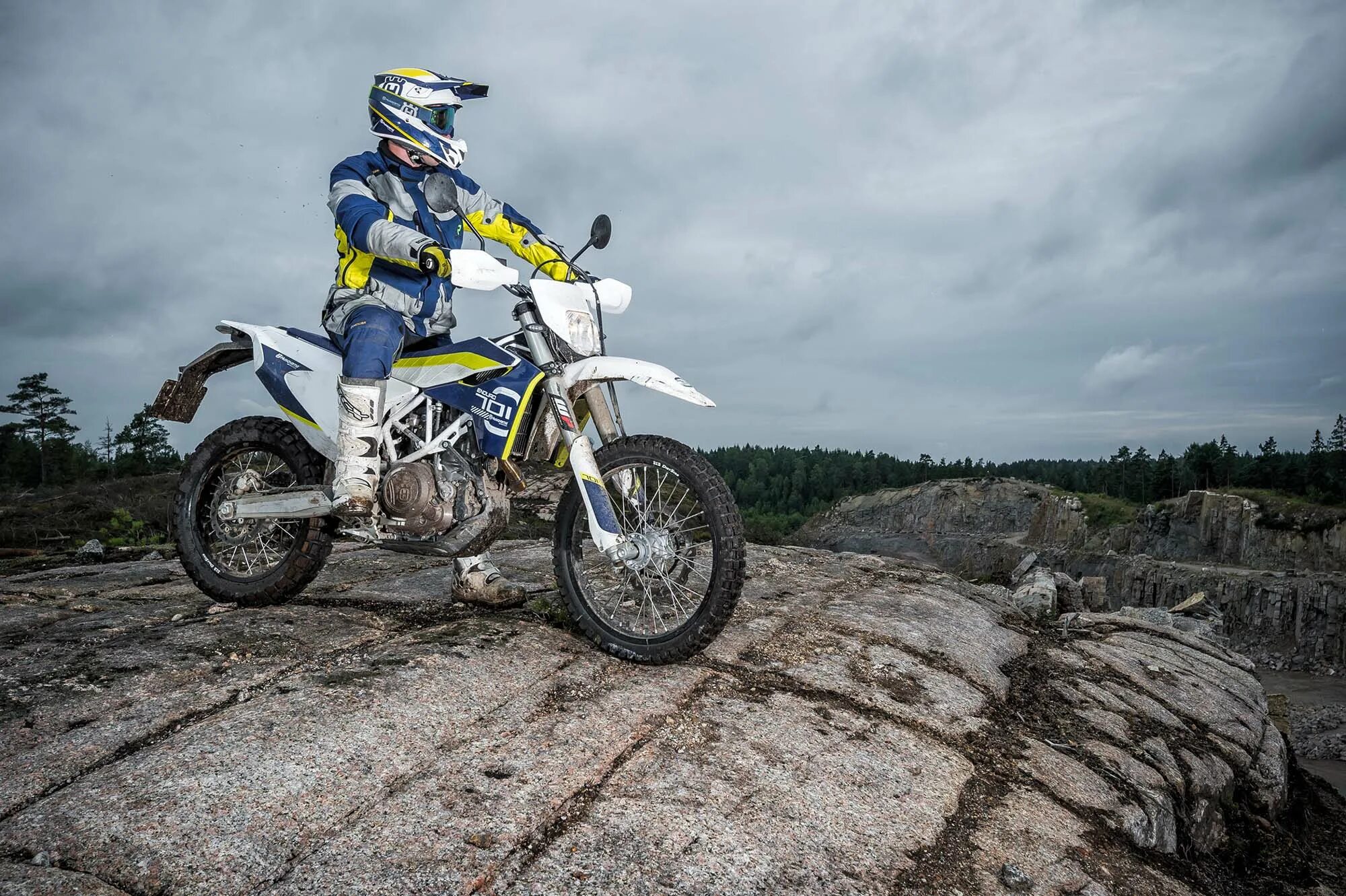 Хускварна 701 эндуро. Хускварна мотоцикл эндуро 701. Husqvarna эндуро 2016. Husqvarna 701 2016.