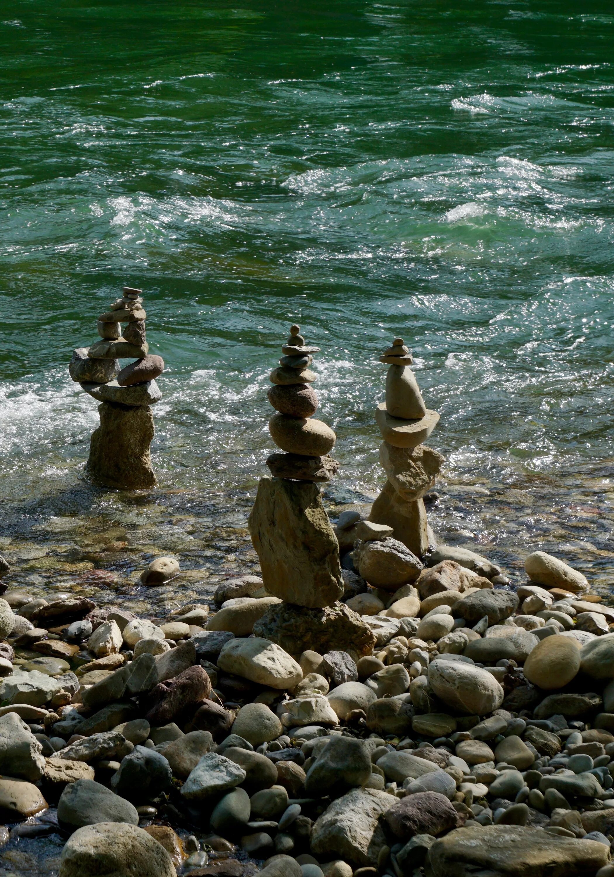 Кисловодск море. Речка камни. Камни в воде. Водяной камень. Камни на берегу реки.