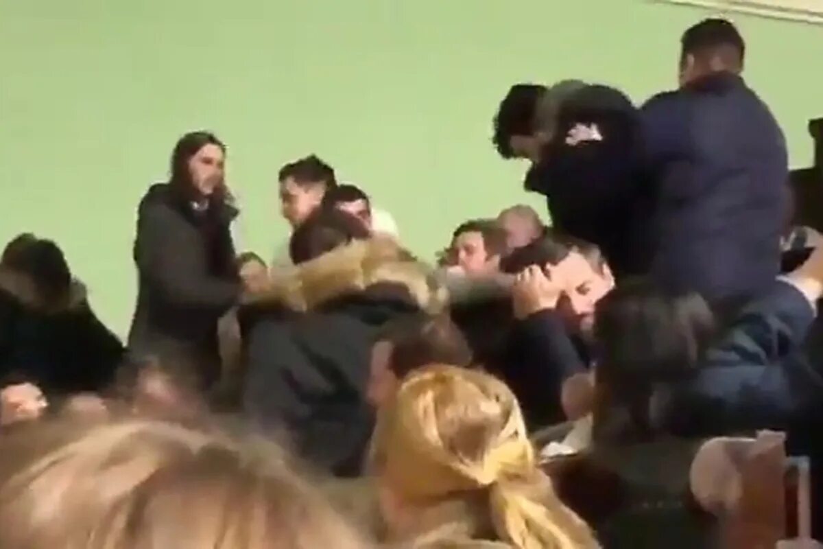 В соколе избили. Студента в соколе избивали. иностранцы студенты драка.