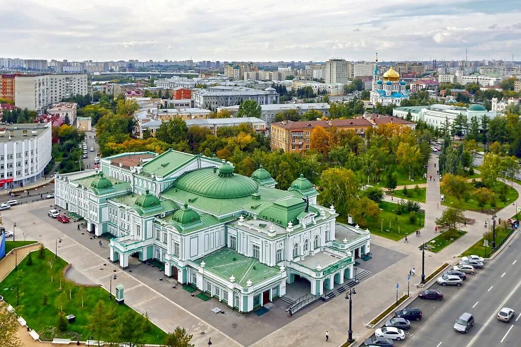 Драматический театр Омск. Омск центр города. Омский Академический театр драмы достопримечательности Омска. Ленина Омск драмтеатр с высоты.