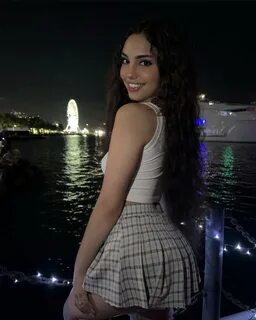 Ловите на сегодня эту потрясную красотку с классной фигуркой 😋 Очень клева...