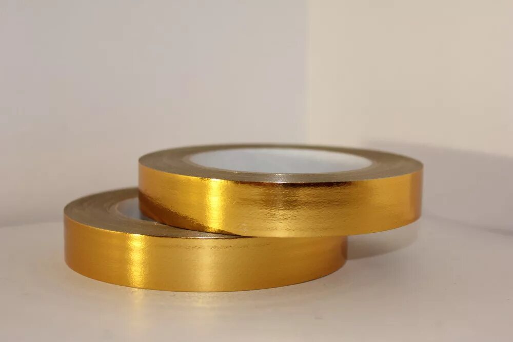Пвх 1 лента. Лента металлизированная, Золотая, 2 см х 45 м. Лента металл Золотая 20мм. Металлизированная лента 3 мм. Кромка ПВХ 1х19мм золото.