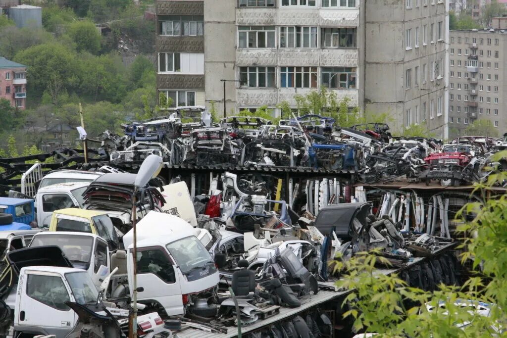 Японские автомобили приморский край. Японские авторазборки. Авторазборка Владивосток. Авторазборки в Японии. Авторазборки Крым.