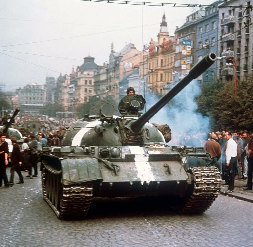 Операция Дунай 1968. Танки в Праге 1968. Т-62 операция Дунай 1968.