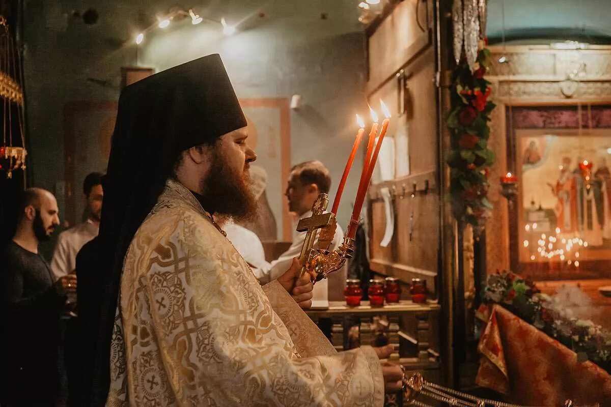 Утренние молитвы до вознесения слушать оптина. Вечернее правило православие. вечерние молитвы оптина. утреннее правило оптина. утренние молитвы оптина.