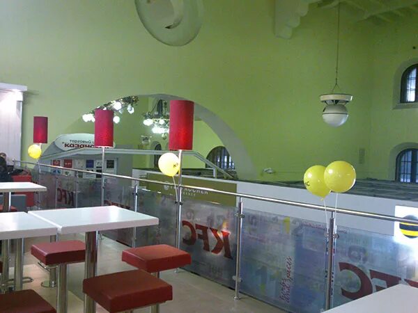 на казанском вокзале есть кфс. кфс ярославский вокзал. Kfc казанский вокзал. савеловский вокзал ростикс. кфс сергиев посад.