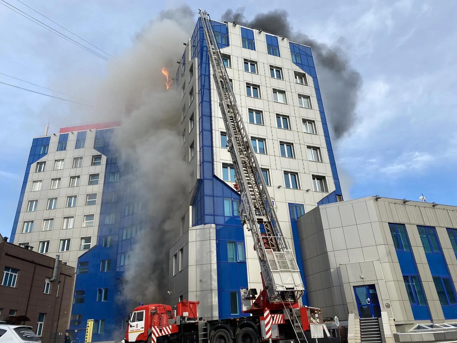 Атмосфера новый уренгой. Пожар роспан новый уренгой. роспан интернешнл новый уренгой пожар. горело здание роспан новый уренгой. роспан интернешнл новый уренгой.