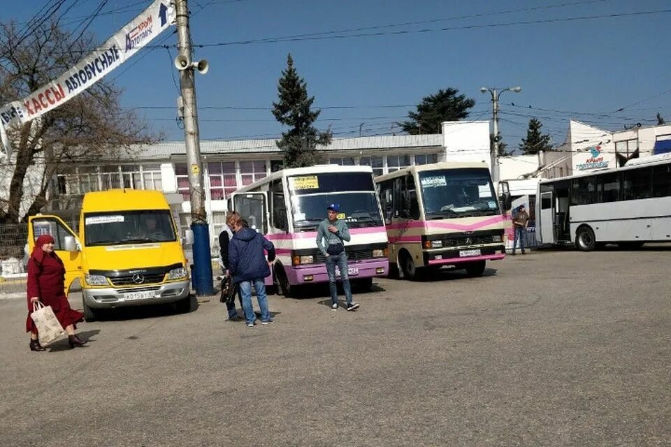 Автобус саки симферополь сегодня. Автостанция саки. автобус саки крымское. саки крым автовокзал. крымские перевозки автобусы.