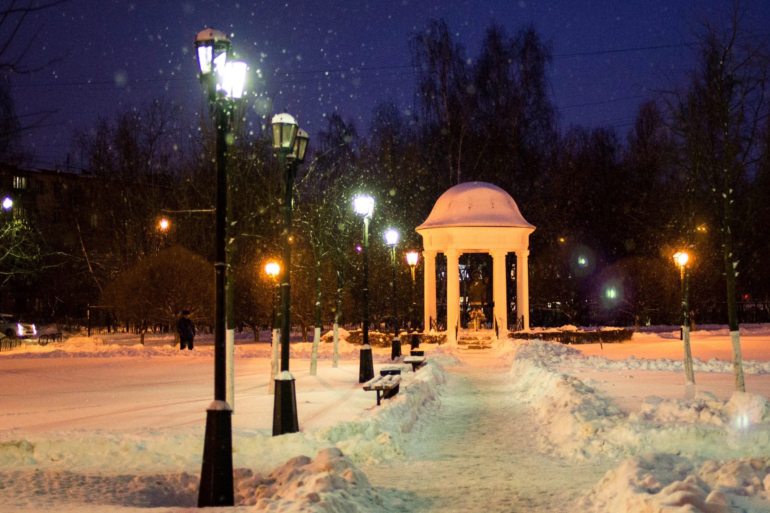 Почему ивантеевка. Ивантеевка московская область. центральный сквер ивантеевка. городской парк ивантеевка. памятники города ивантеевка.