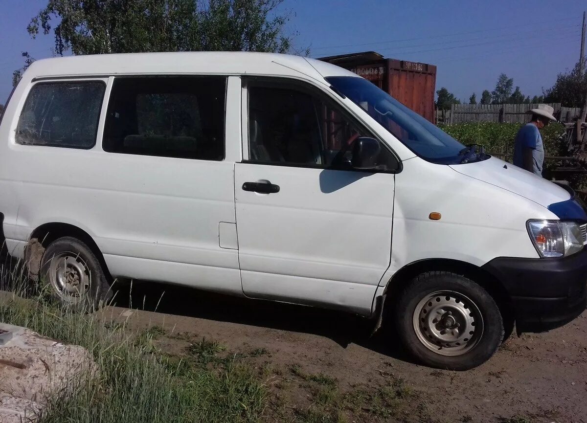 Таун айс 2001 двухскатный. Toyota Town Ace 2001 8 мест. Третье сидение в Town Ace 2001. Таун айс 2001