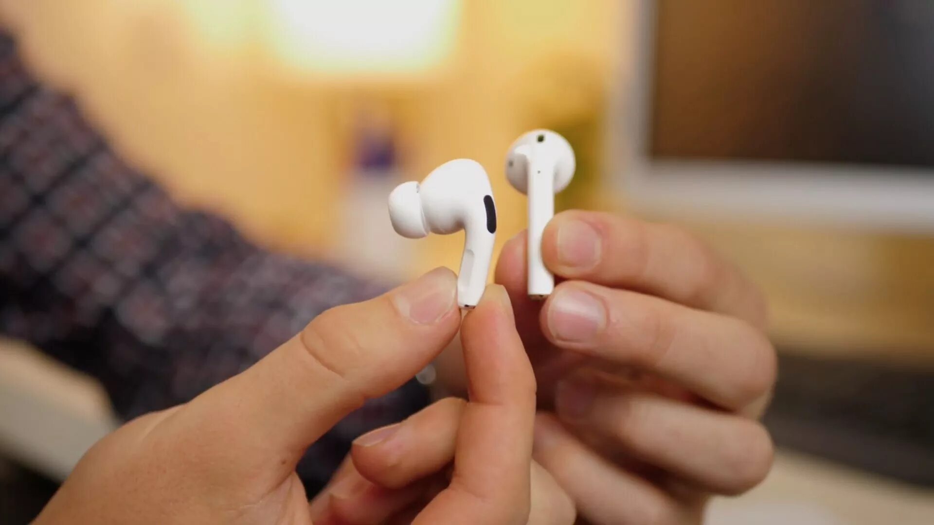 Как найти второй беспроводной наушник дома. Наушники apple earpods pro 2. apple airpods pro 3. airpods pro 4. наушники аирподс про в ушах.