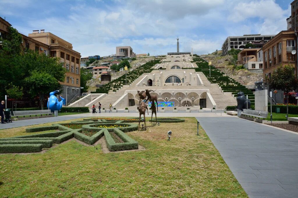 Каскад достопримечательность еревана. Герард монастырь армения. Языческий храм гарни армении. Амберд бюракан. Армения ереван большой каскад.