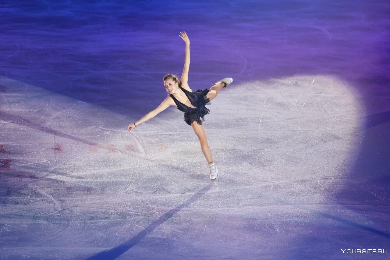 Фигурное катание юбилейный. Фигурное катание трибуны. Фигурное катание спб. Фигурное катание юбилейный. Кацалапов фигуристка.