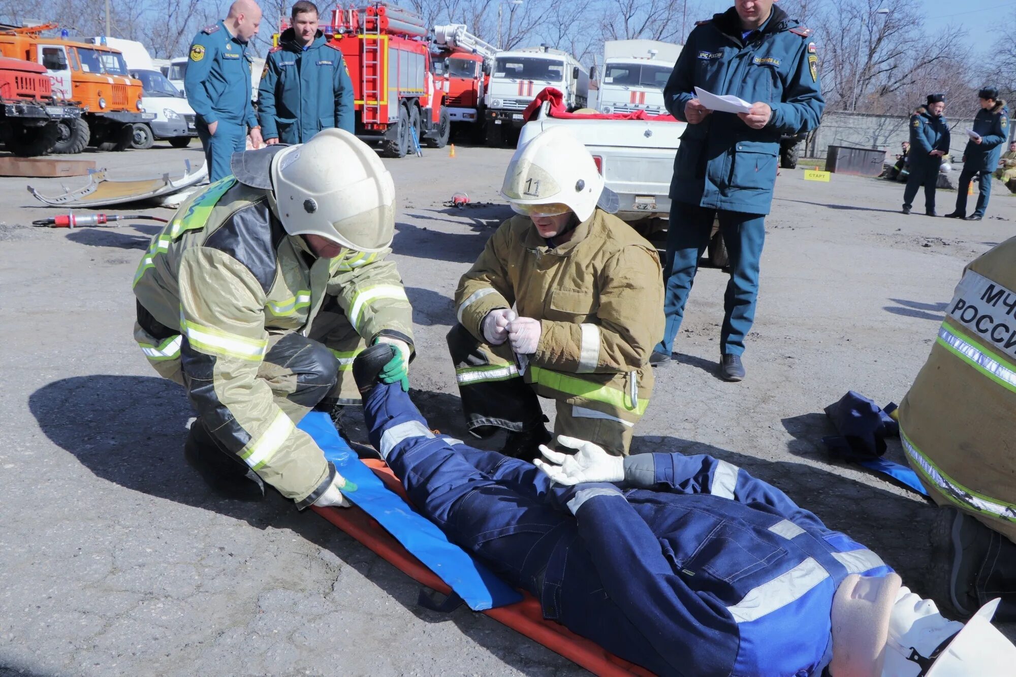 Проведения аварийно спасательных работ на транспорте. Аварийно-спасательные работы. ЧС на автомобильном транспорте. Спасение в ЧС. Спасательные работы на транспорте.