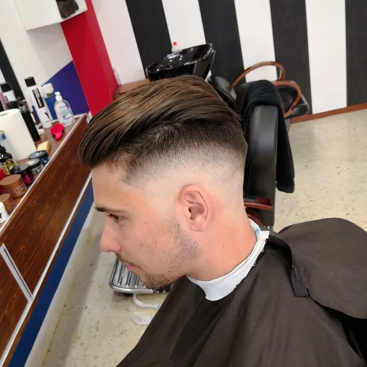 олдбой барбершоп прически. мужская парикмахерская стрижман, казань. стрижки в барбершопе олдбой. стрижка рядом. парикмахер мужской.