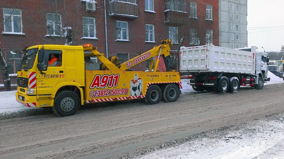 Аварийный эвакуатор. Эвакуатор 911 Омск. Грузовой эвакуатор Ивеко. Эвакуатор грузовой Century 9055.