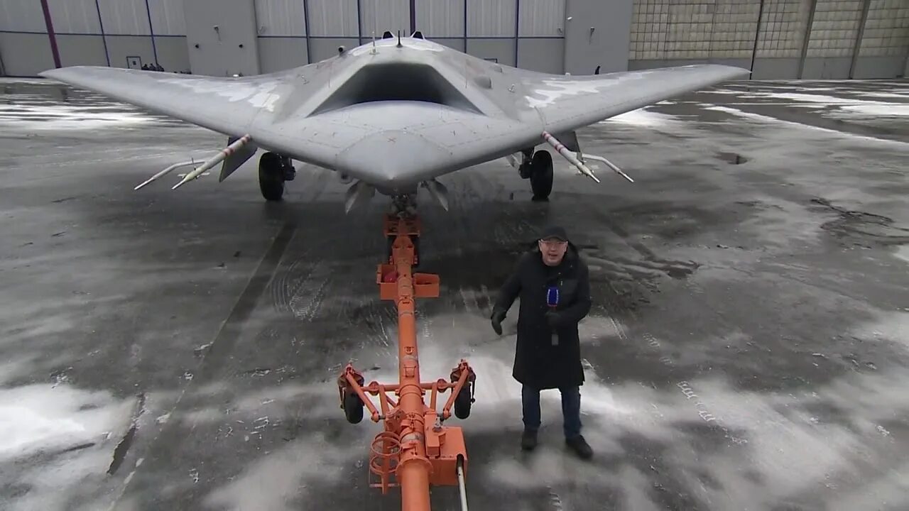 Бпла корсар ударный. Российский ударный дрон с-70 "охотник". Бпла рф s-70 охотник. Vtol бпла. Supercam sx350.