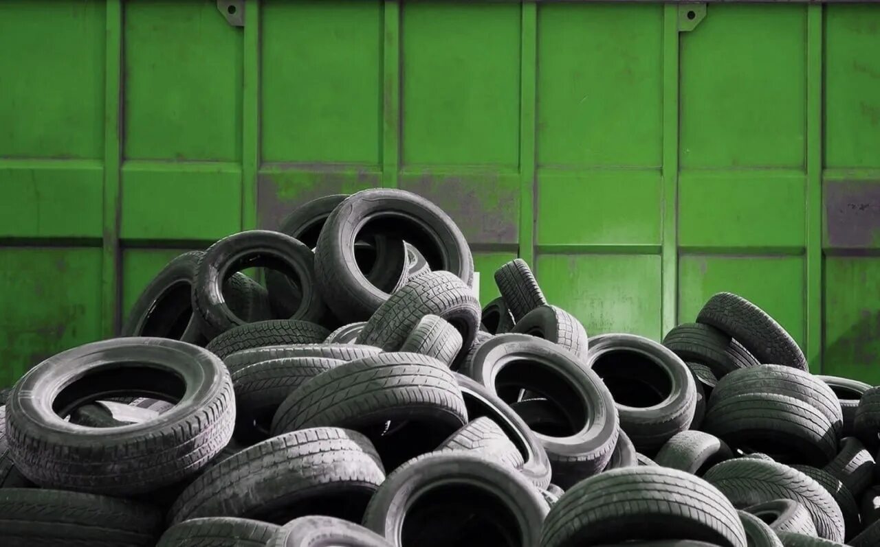 Завод по утилизации шин. Переработка шин. Переработка шин предприятия. Переработка автомобильных шин. Резиновые отходы.
