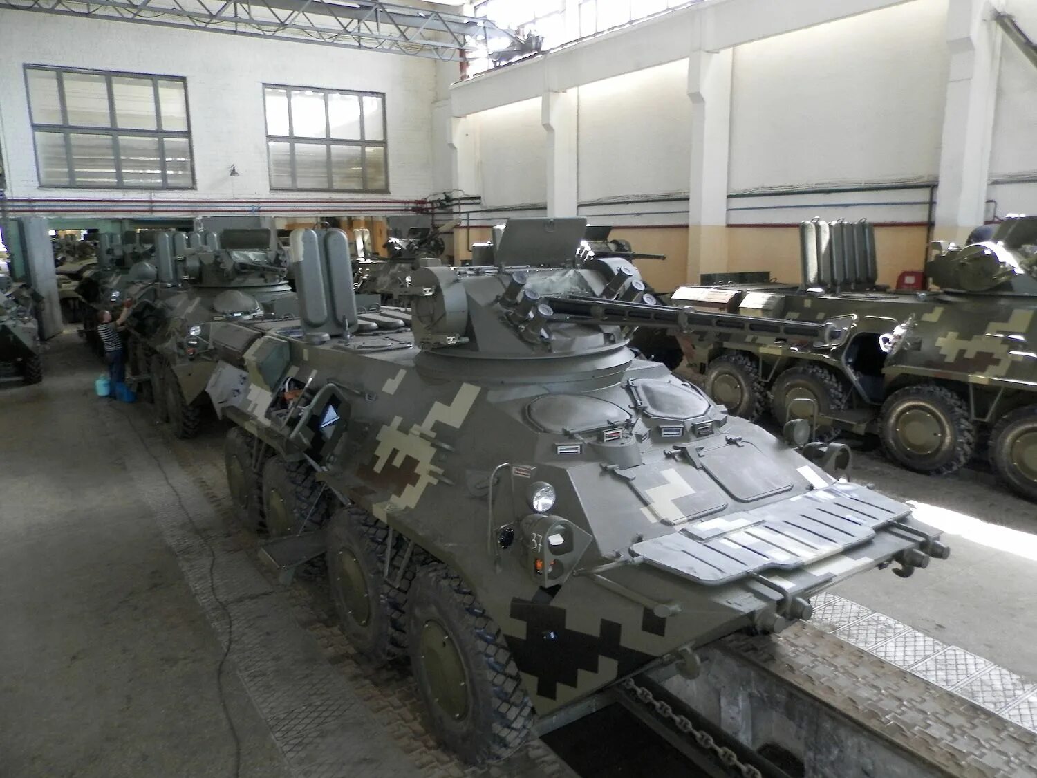 Брдм-2л1 украина. Бронетанковый завод николаев. Львовский бтрз. Брдм 2 военный. Николаевский бронетанковый завод.