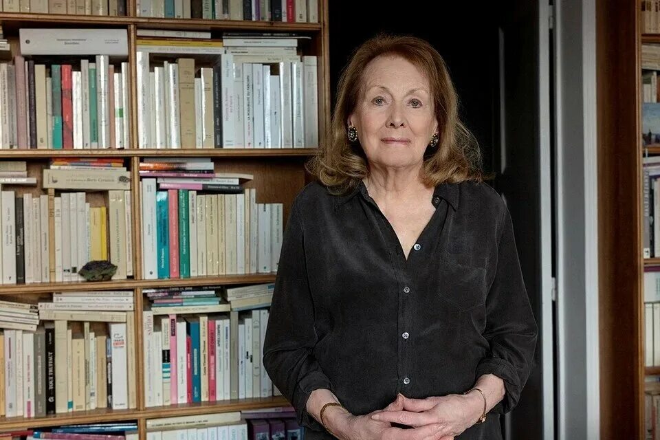 Первые лауреаты нобелевской премии в россии. Ту юю артемизинин. Ту юю нобелевская премия. Анни эрно нобелевская премия. Абдулразак гурно писатель.