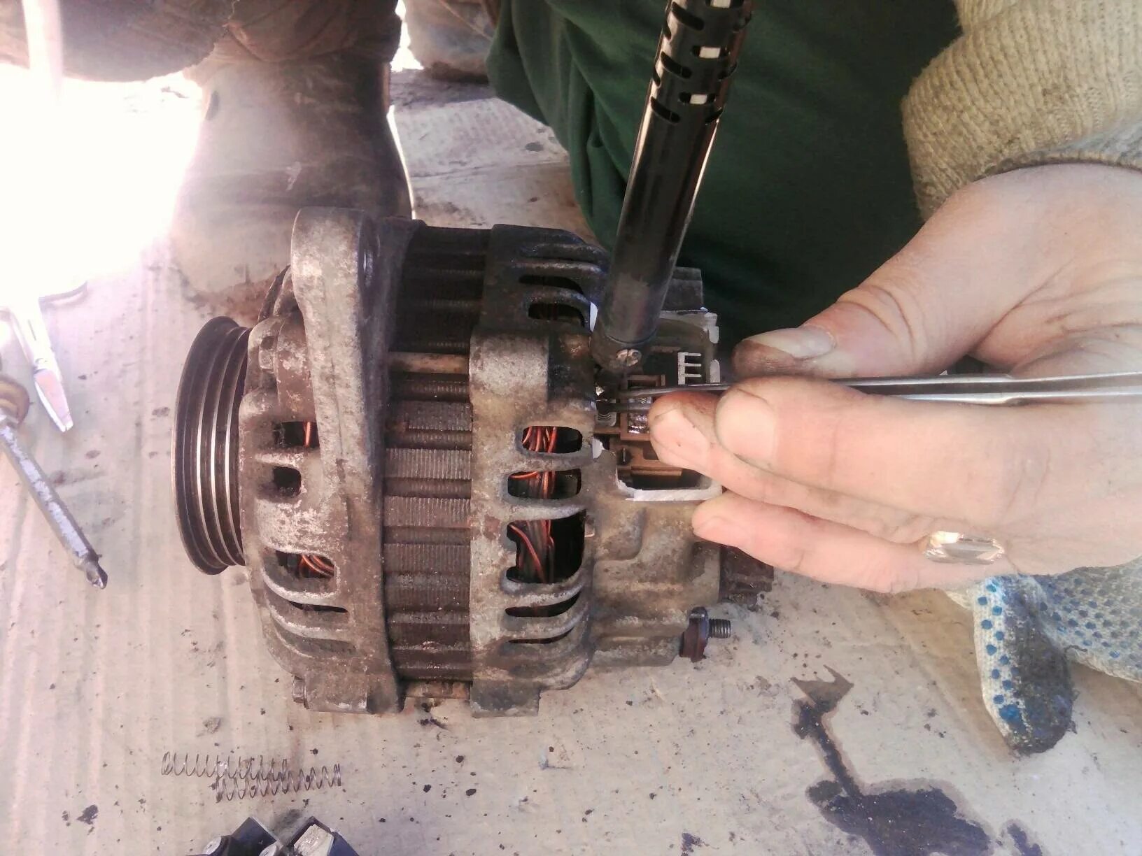 Щетка генератора bmw e36. 6. Щетки генератора уаз патриот. Щетки генератора ваз 2113. Щетки генератора хендай солярис 2011г.