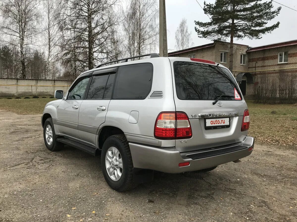 Ленд крузер 100 4.2 дизель расход. Toyota land cruiser 100 silver metallic. land cruiser 100 2 рестайлинг сзади. toyota lc 100 restyling. land cruiser 100 серебро.