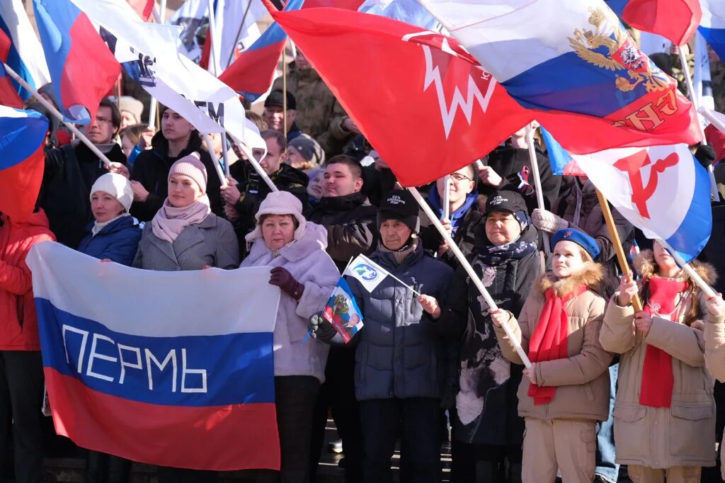 Праздник день присоединения. Митинг Крым Россия. Митинг присоединение Крыма. Митинг в поддержку России.