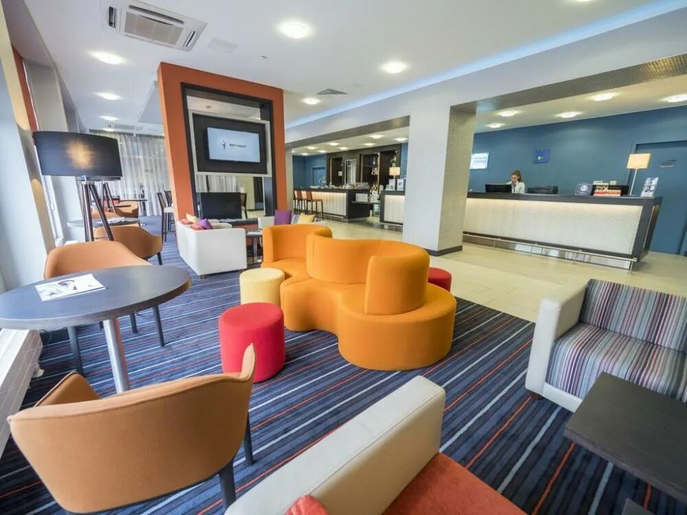 Cosmos smart voronezh hotel. Холидей воронеж. Holiday inn воронеж. Холидей воронеж. Воронеж гостиница холидей инн.