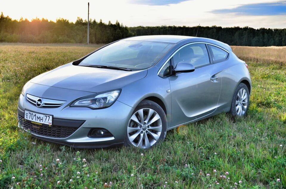 Купить опель в крыму бу. Opel Astra GTC, 2012 серебро. Opel Astra GTC 1.4 at.