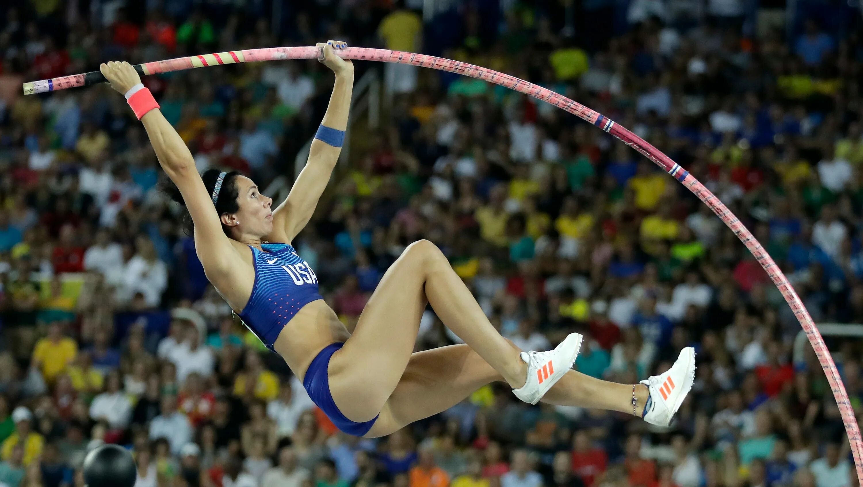 Athletes competitions. Лёгкая атлетика прыжки с шестом Исинбаева. Лёгкая атлетика прыжки в высоту с шестом. Прыжок с шестом в легкой атлетике. Соревнования по прыжкам с шестом.