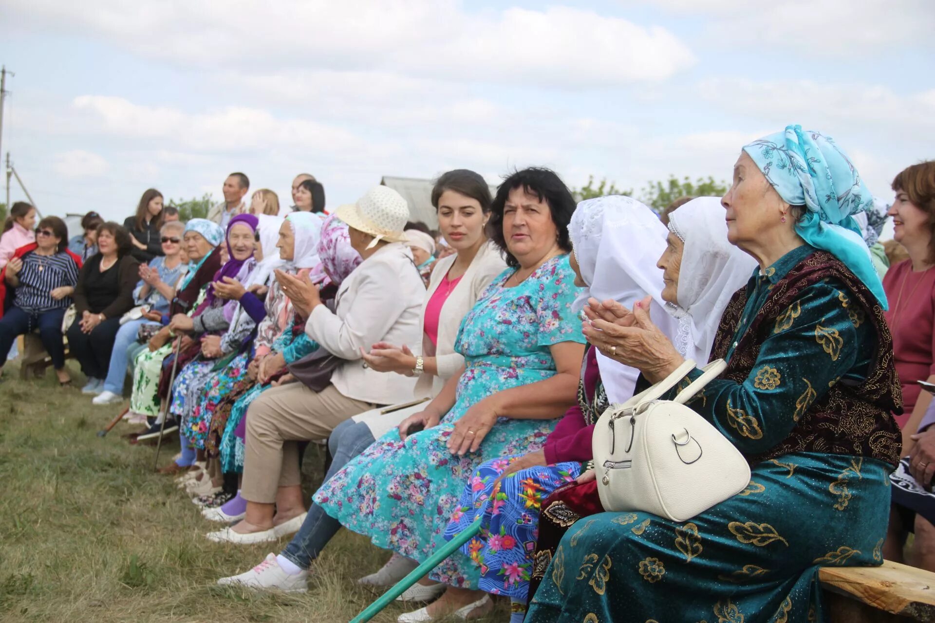 Без авыл кызлары. Тат Тюгульбаево Алькеевский район. Татарская деревня татар авылы. Татарское Абдикеево. Село татарское Тюгульбаево Алькеевского района.