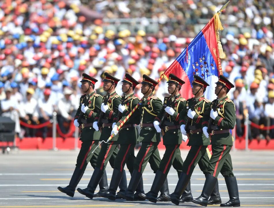 Парад народ. Армия Лаоса. Министр обороны Лаоса. АРМИ Лаос. Военная форма Лаоса.