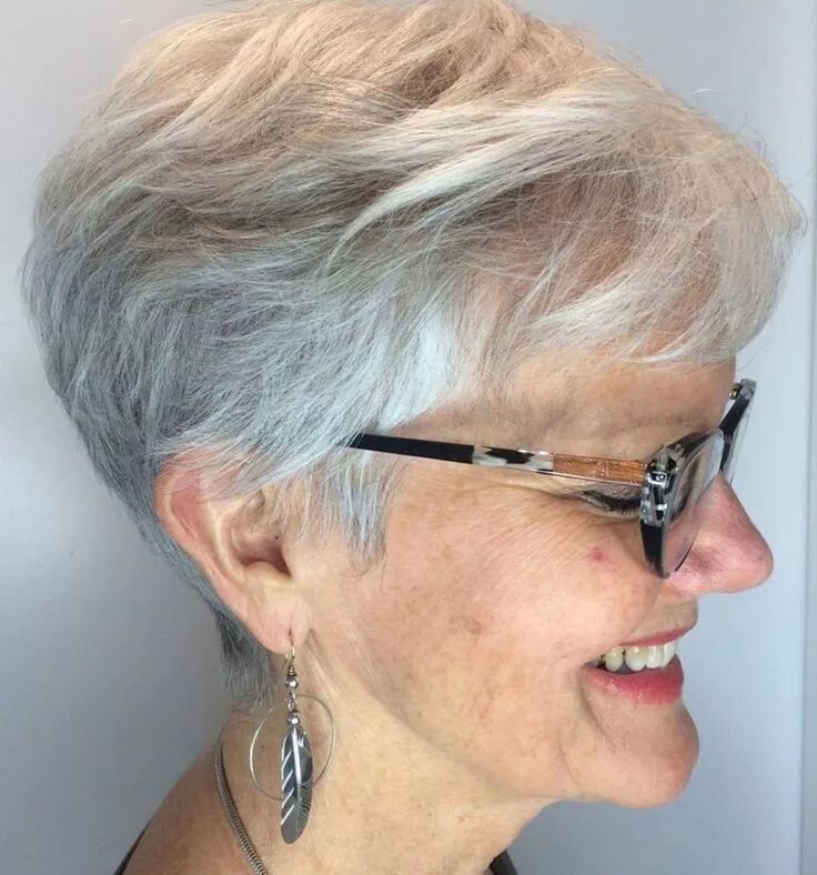 Женские стрижки короткие волосы для пожилых Older Women's Gray Pixie Hairstyle Best short haircuts, Thick hair styles, Older