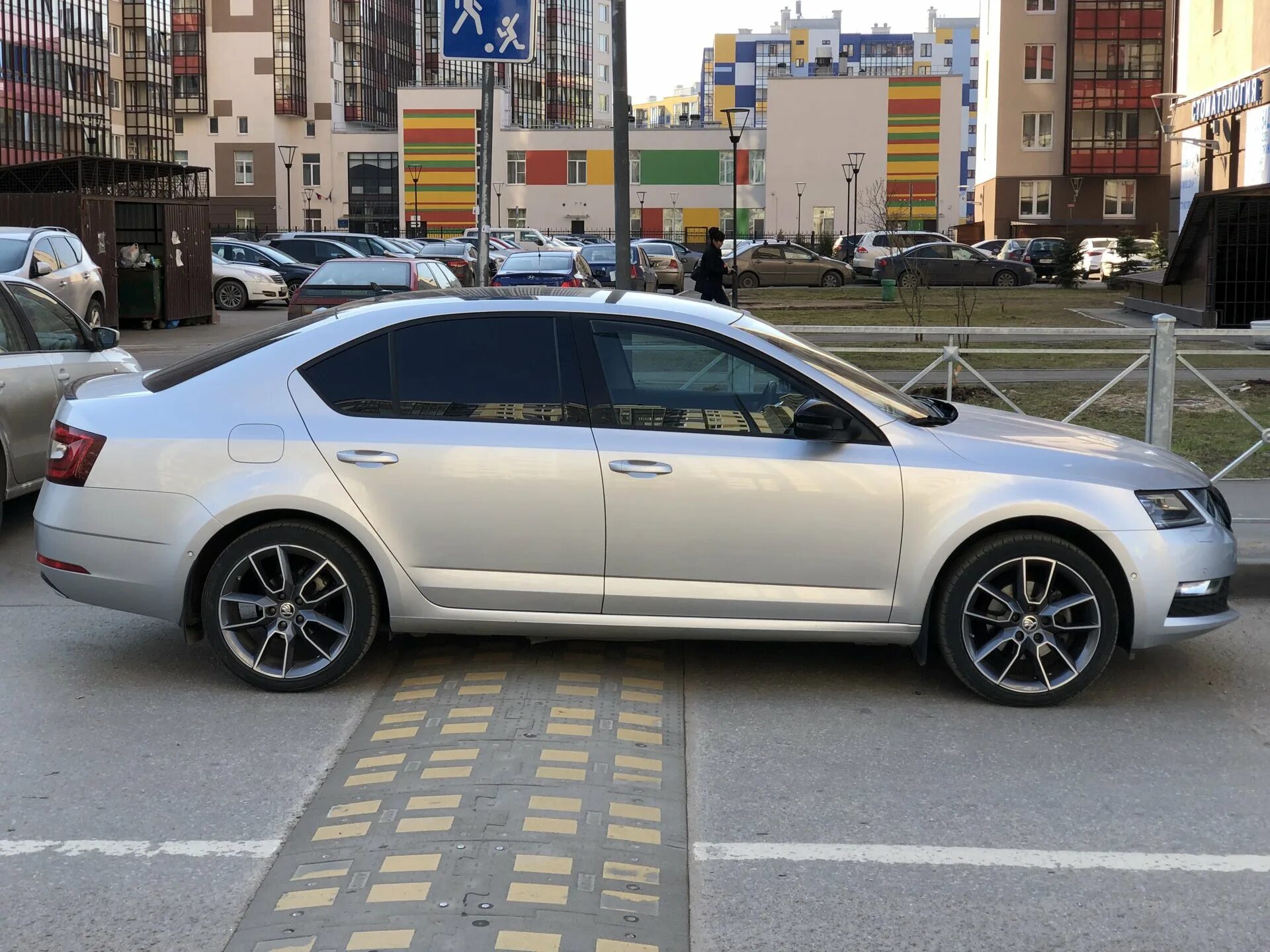 Skoda octavia a7 белая r18. Шкода октавия на 18 колесах. Gemini r18 skoda octavia. R18 skoda rs. Skoda 18.