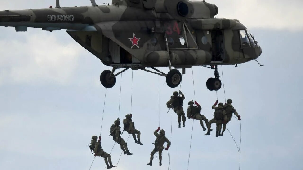 Под киевом десант. Десантирование с ми 8. mi 8 вертолет desant. гостомельский десант вертолеты. высадка десанта.