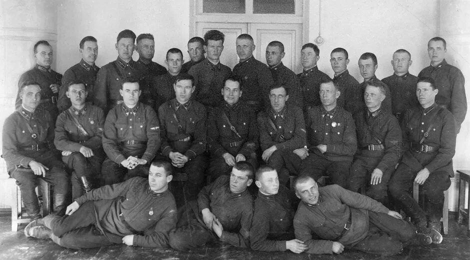 Высший командный состав войск нквд. Нквд 1942. Дивизия нквд в сталинграде. Куйбышевская военно-медицинская академия 1939. Работник нквд.