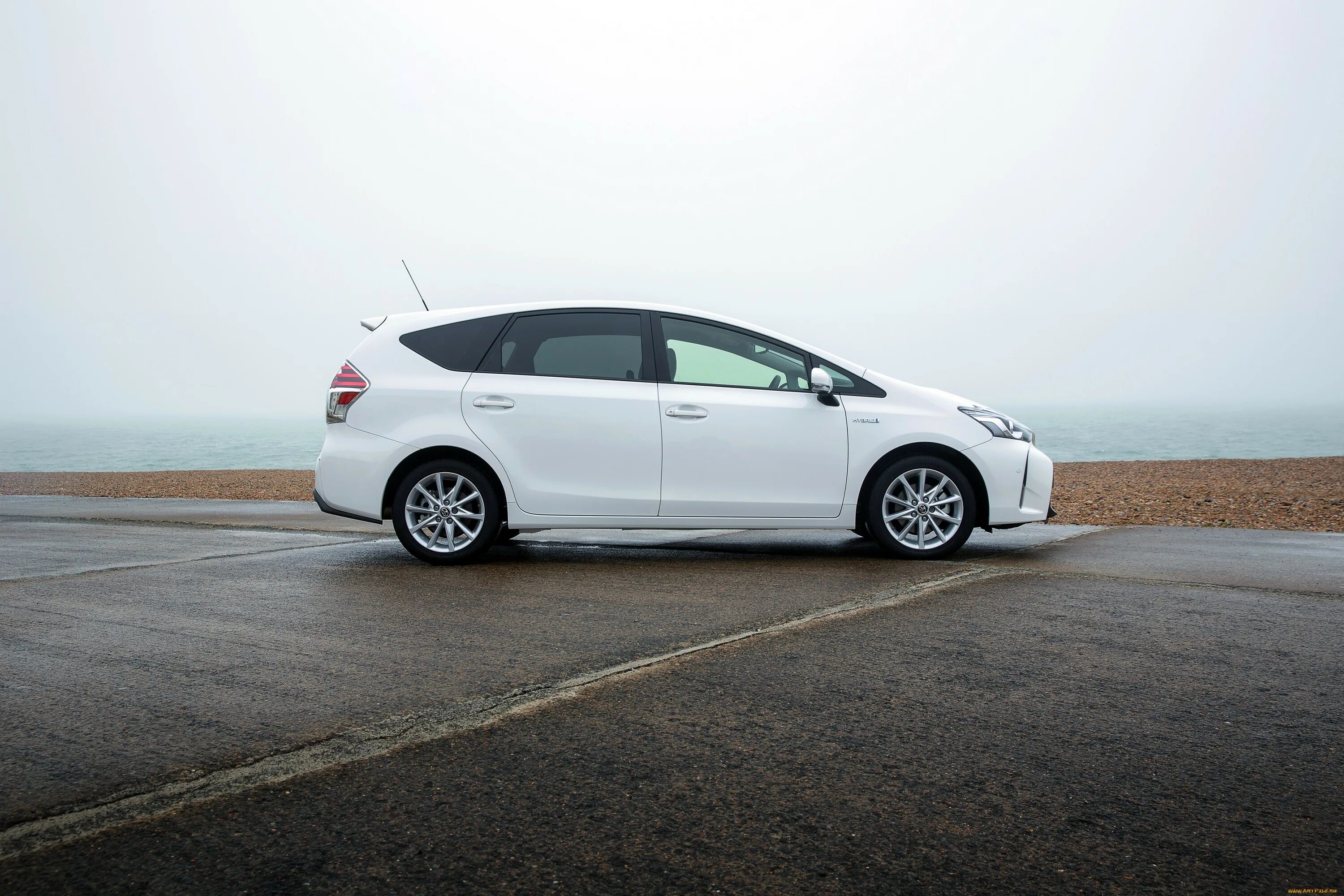 Toyota Prius 2015. Тойота Приус 2015г. Toyota Prius 4. Тойота Приус Альфа 2015. Приус 2015 года