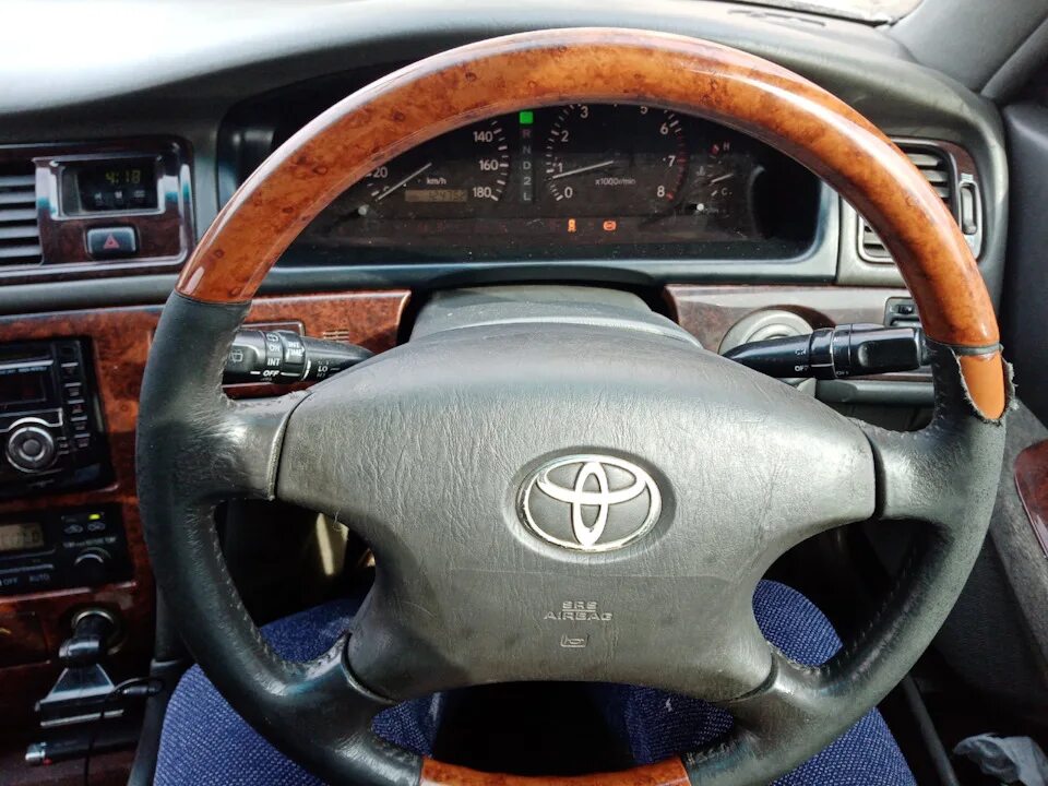 Toyota cresta 2000 салон. Руль тойота креста 100. Руль косточка чайзер 100. Руль тойота креста. Руль тойота авалон 2014.