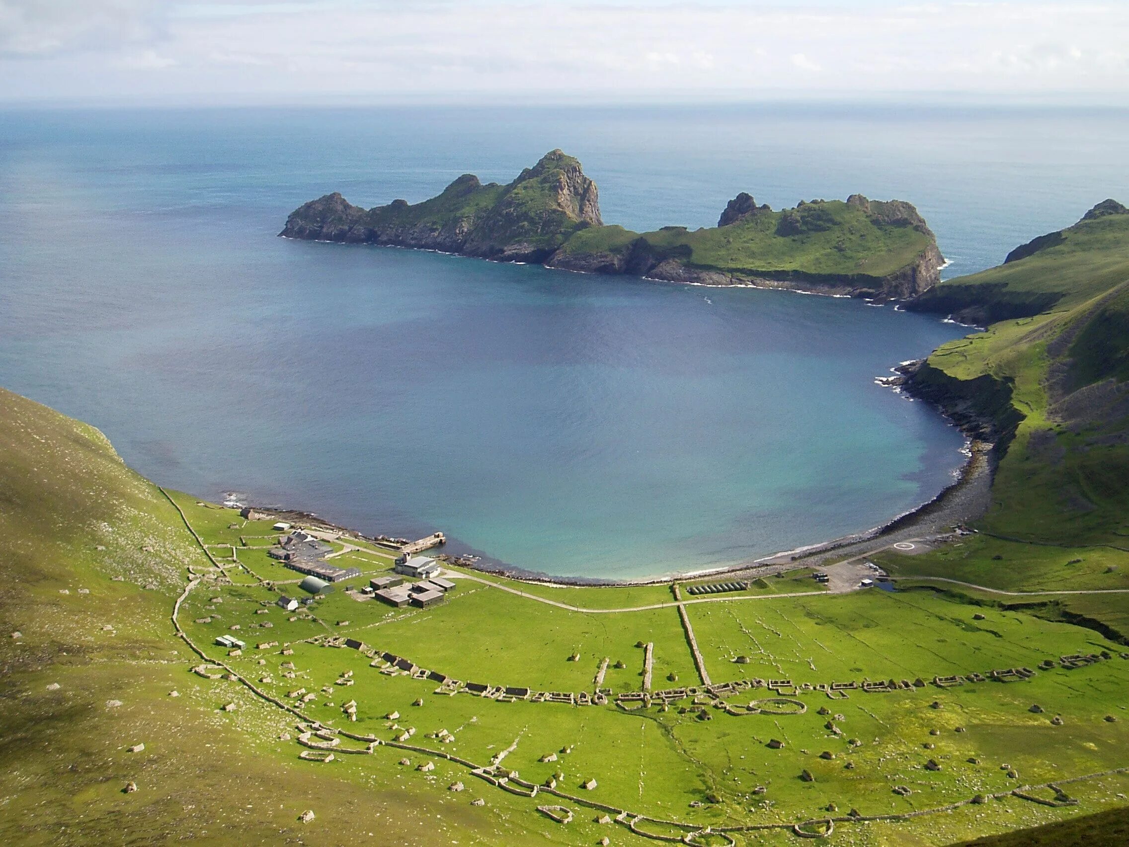Remote island. Архипелаг сент-Килда. Сент-Килда Шотландия. Фарерские острова остров Калсой. Сент Килда остров Шотландия.